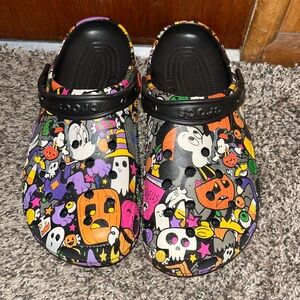 NWOT 2022 Disney Parks Halloween Crocs W11